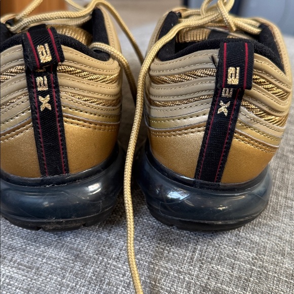 Air Vapormax 97 Metallic Gold - Picture 7 of 11